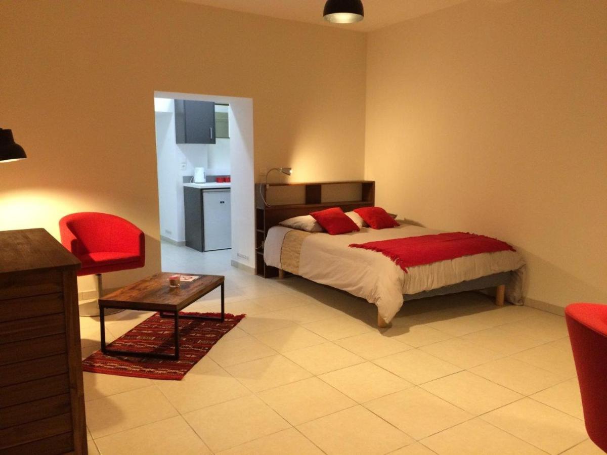Le Studio Du Chateau Auriac-sur-Vendinelle Экстерьер фото
